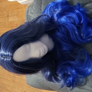 A blue wig